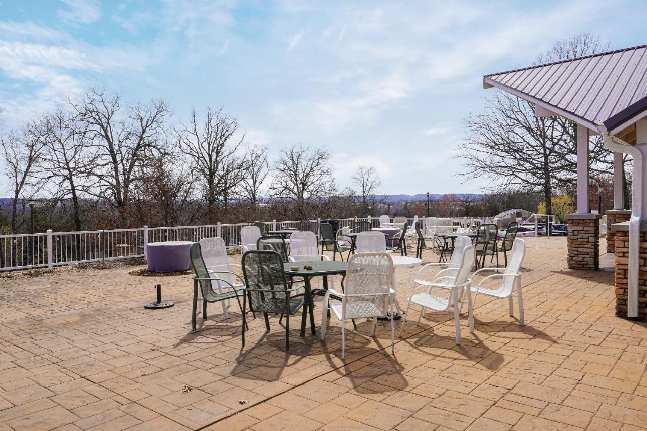 Cozy Top Floor 2Br Condo With View And Amenities!! 브랜슨 외부 사진