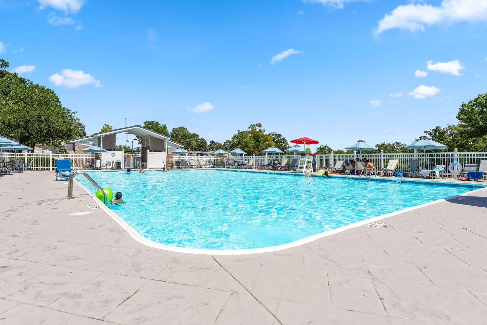 Cozy Top Floor 2Br Condo With View And Amenities!! 브랜슨 외부 사진