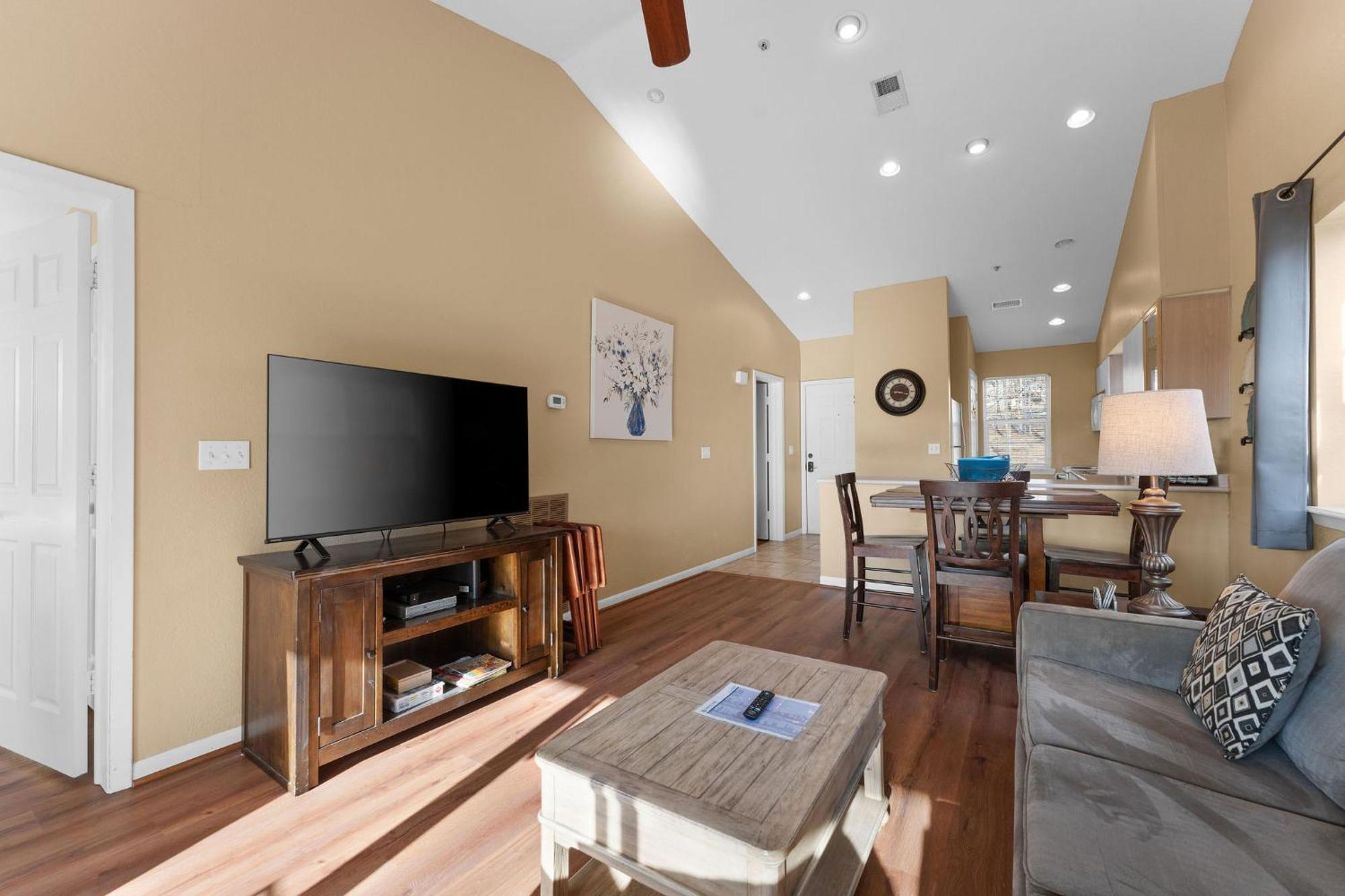 Cozy Top Floor 2Br Condo With View And Amenities!! 브랜슨 외부 사진