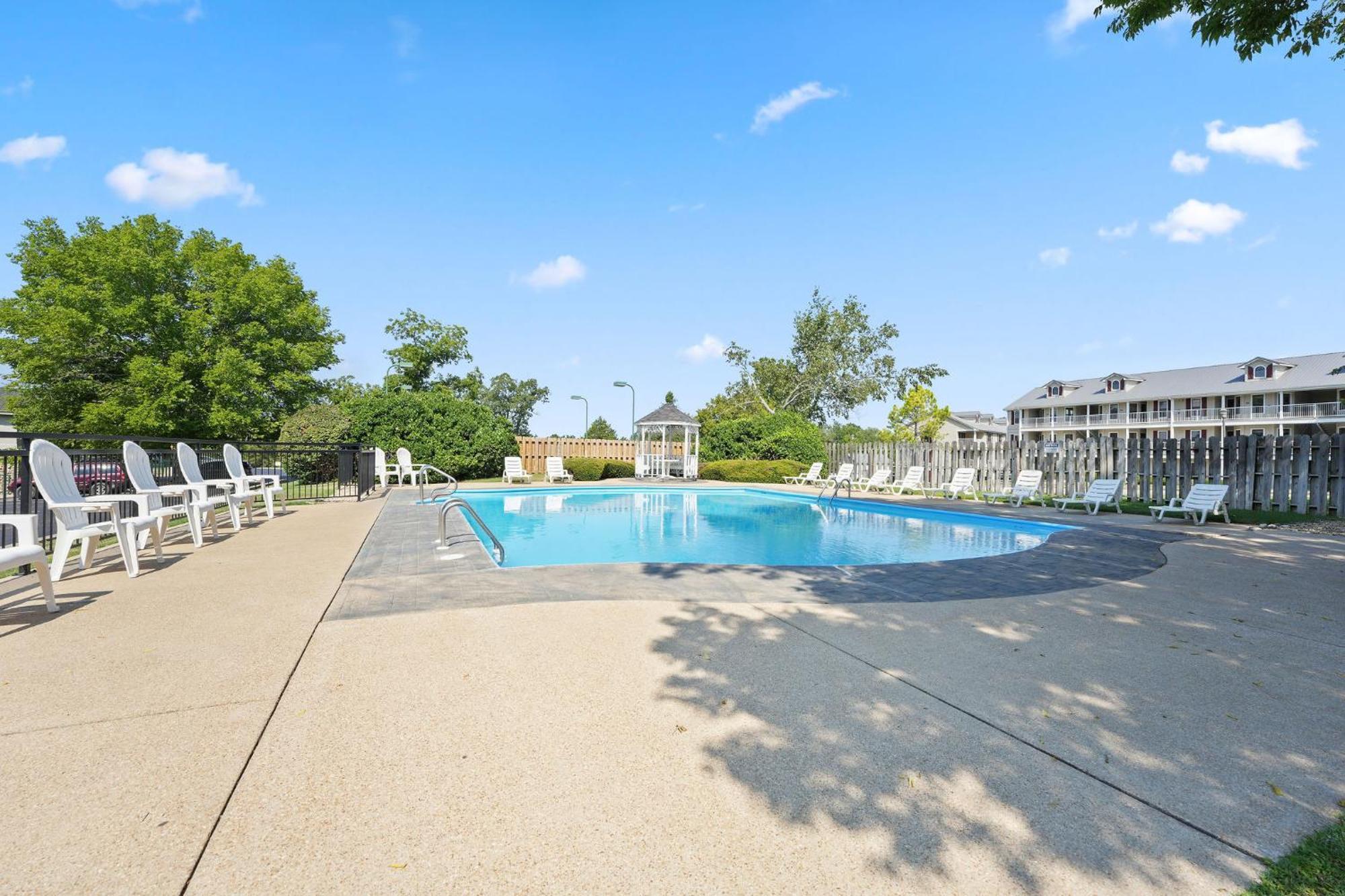 Cozy Top Floor 2Br Condo With View And Amenities!! 브랜슨 외부 사진