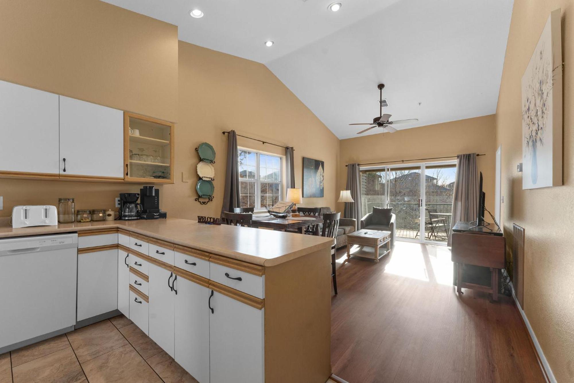 Cozy Top Floor 2Br Condo With View And Amenities!! 브랜슨 외부 사진